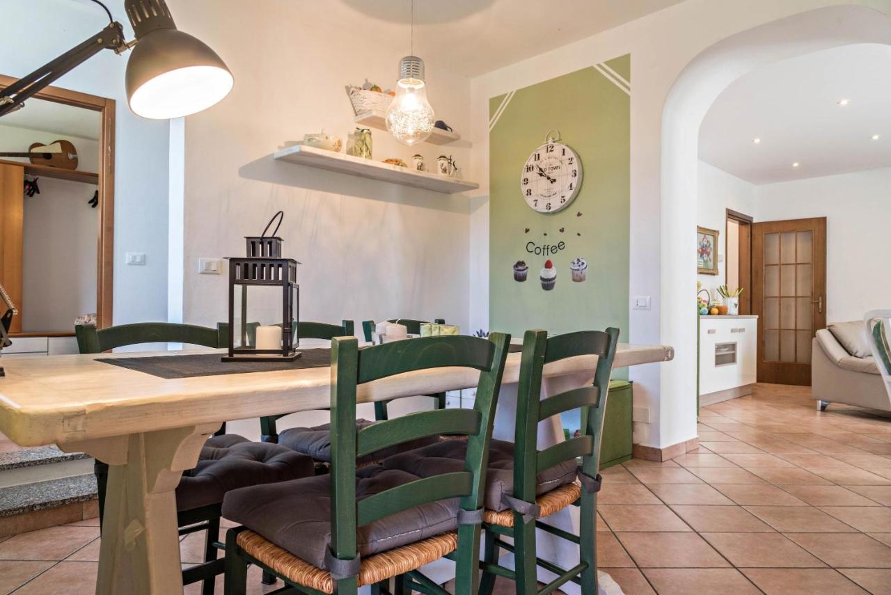 Tinas Yellow Home Leggiuno Dış mekan fotoğraf