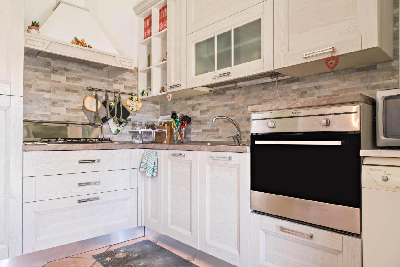 Tinas Yellow Home Leggiuno Dış mekan fotoğraf