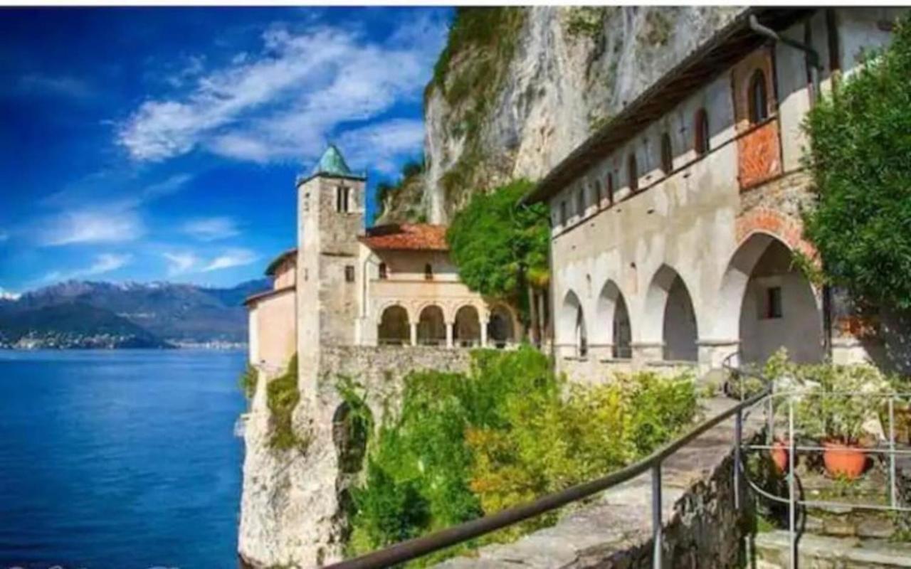 Tinas Yellow Home Leggiuno Dış mekan fotoğraf