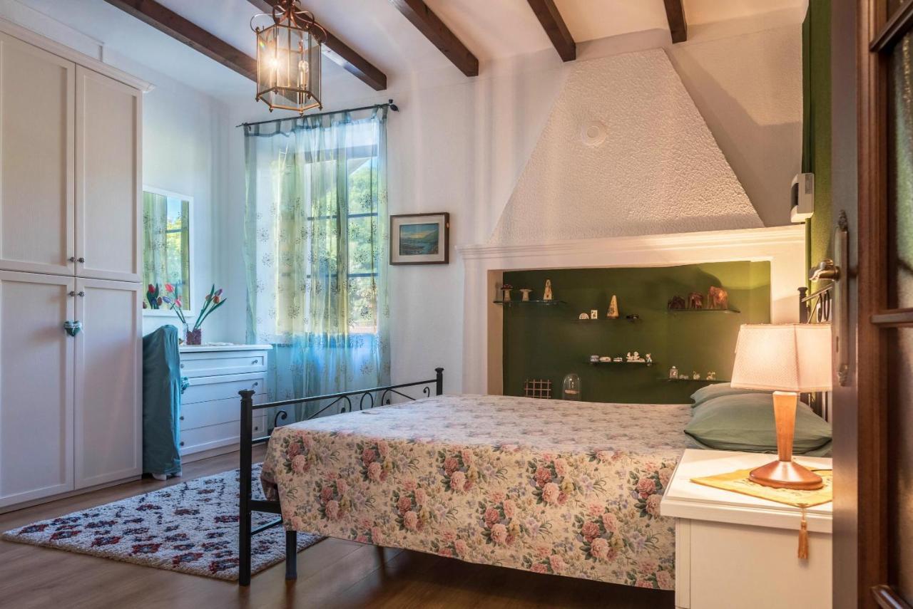 Tinas Yellow Home Leggiuno Dış mekan fotoğraf