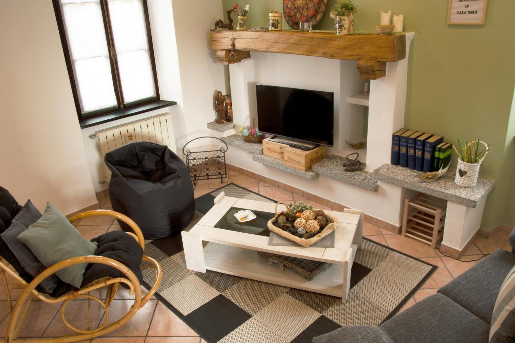 Tinas Yellow Home Leggiuno Dış mekan fotoğraf