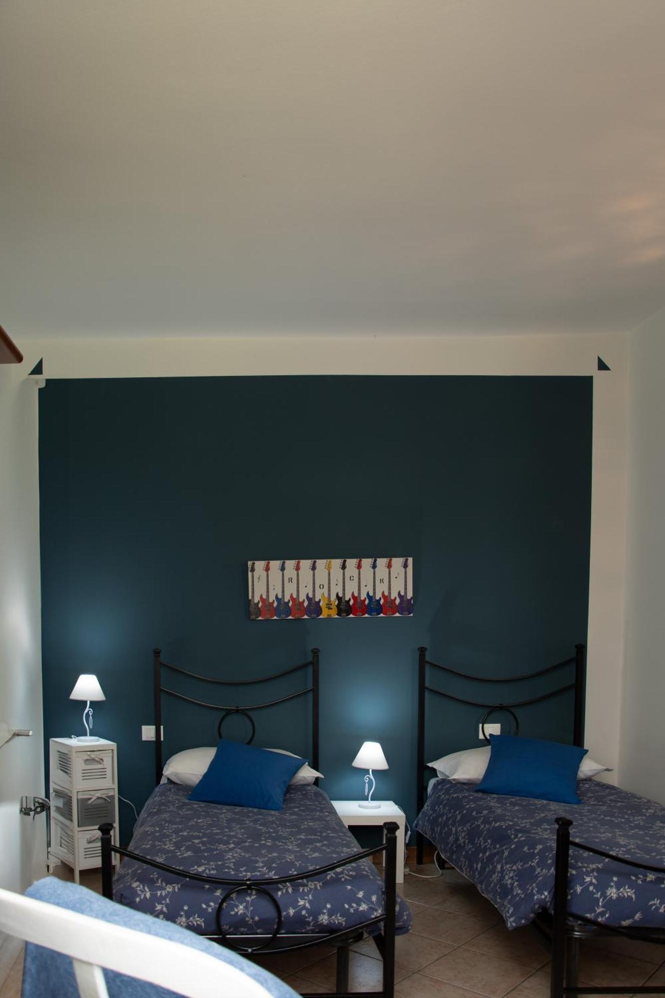 Tinas Yellow Home Leggiuno Dış mekan fotoğraf